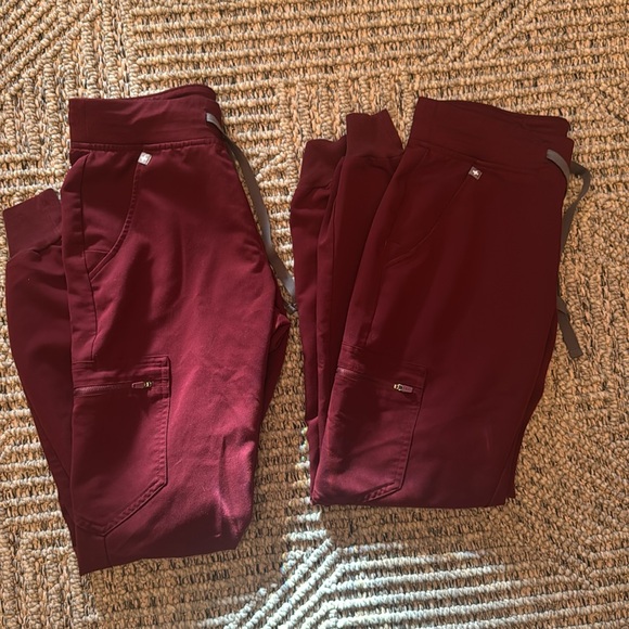2 Pairs of Figs Zamora Jogger Scrub Pants, Burgundy, XS - Picture 8 of 8